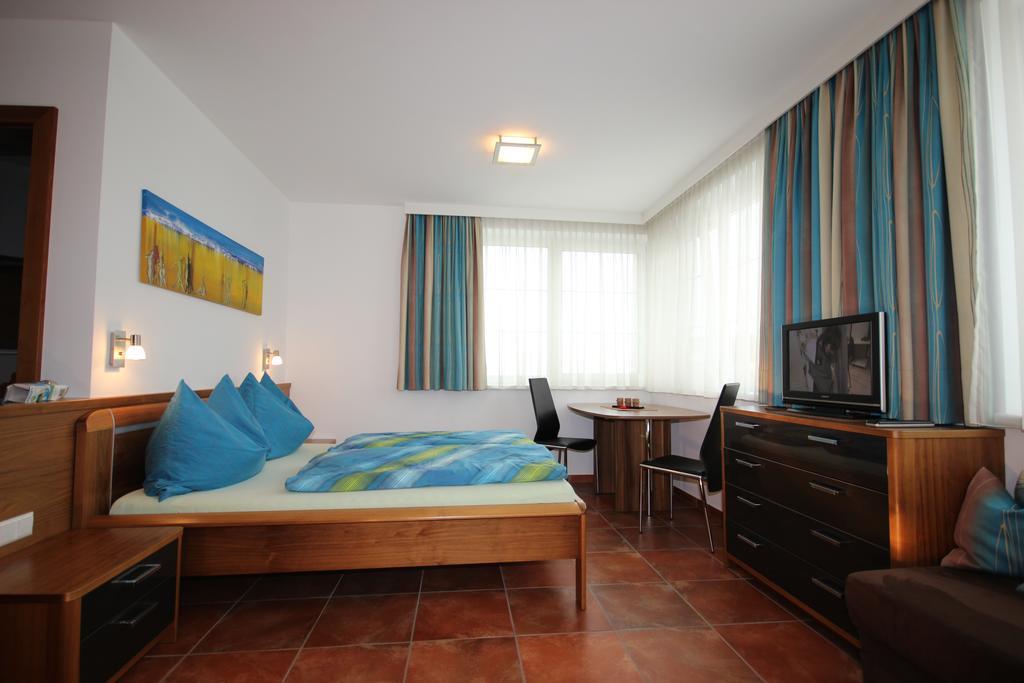 Apartments Schloss-Weissenstein-Strasse มาเทรอี อิน ออสท์ทีโรล ภายนอก รูปภาพ
