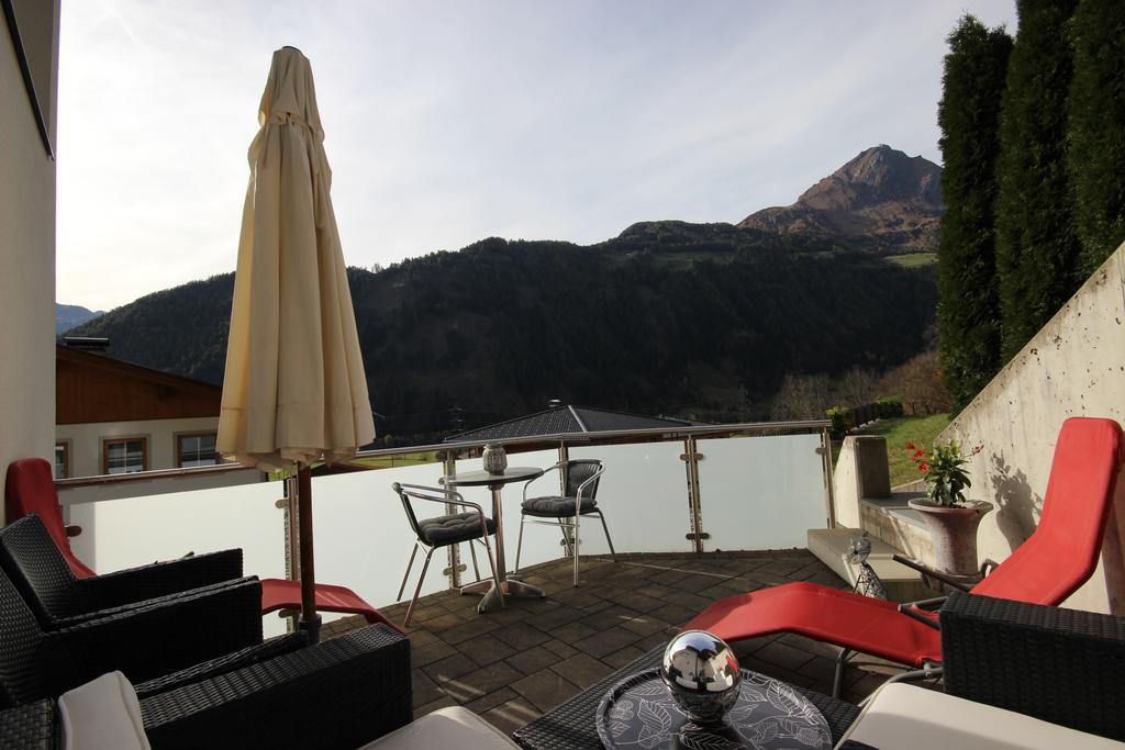 Apartments Schloss-Weissenstein-Strasse มาเทรอี อิน ออสท์ทีโรล ภายนอก รูปภาพ